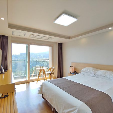 סאוגוויפו Jeju Lavender Hotel מראה חיצוני תמונה