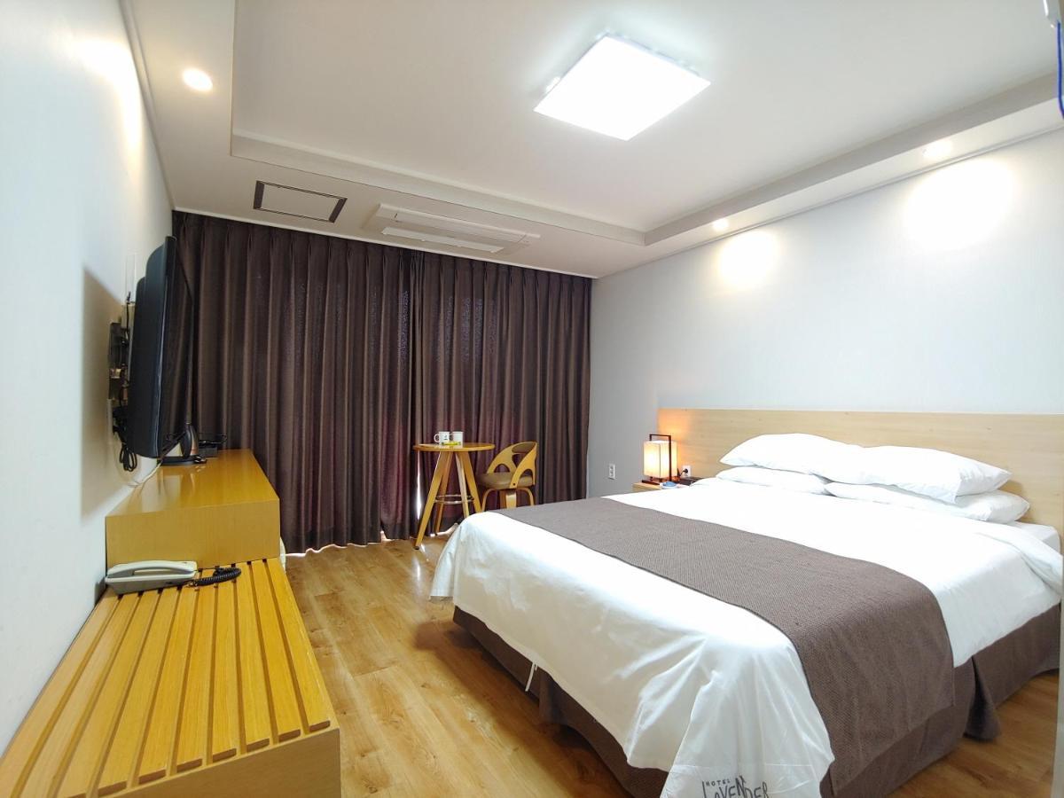 סאוגוויפו Jeju Lavender Hotel מראה חיצוני תמונה