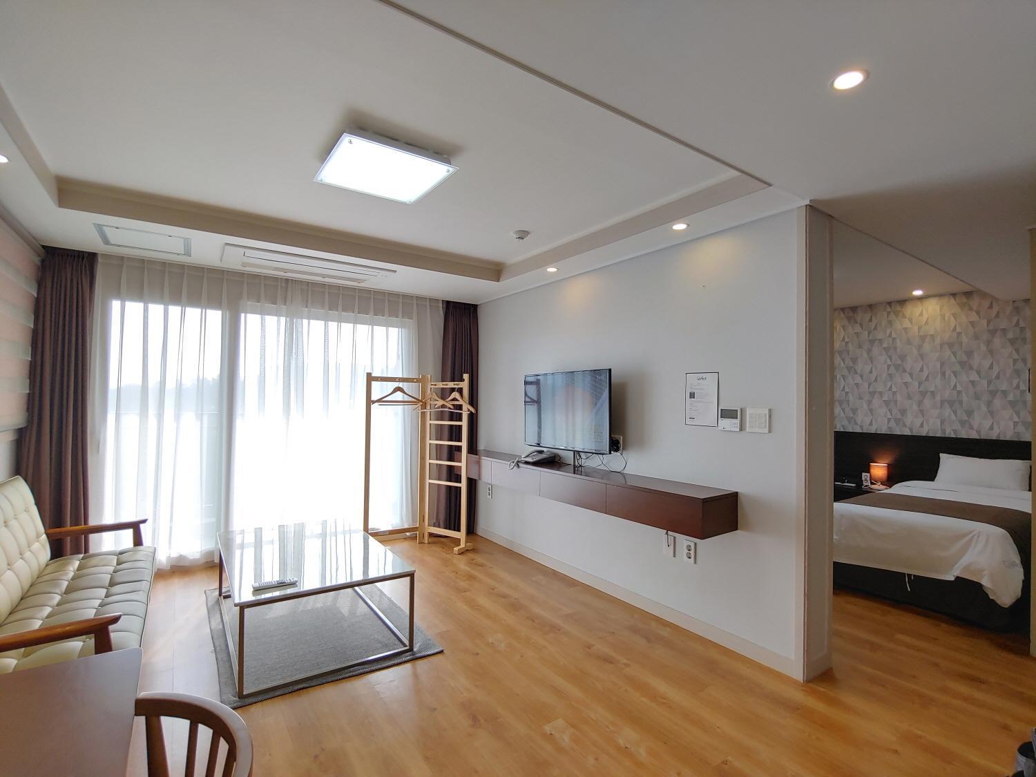 סאוגוויפו Jeju Lavender Hotel מראה חיצוני תמונה