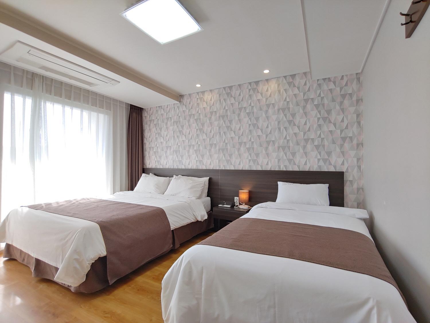 סאוגוויפו Jeju Lavender Hotel מראה חיצוני תמונה
