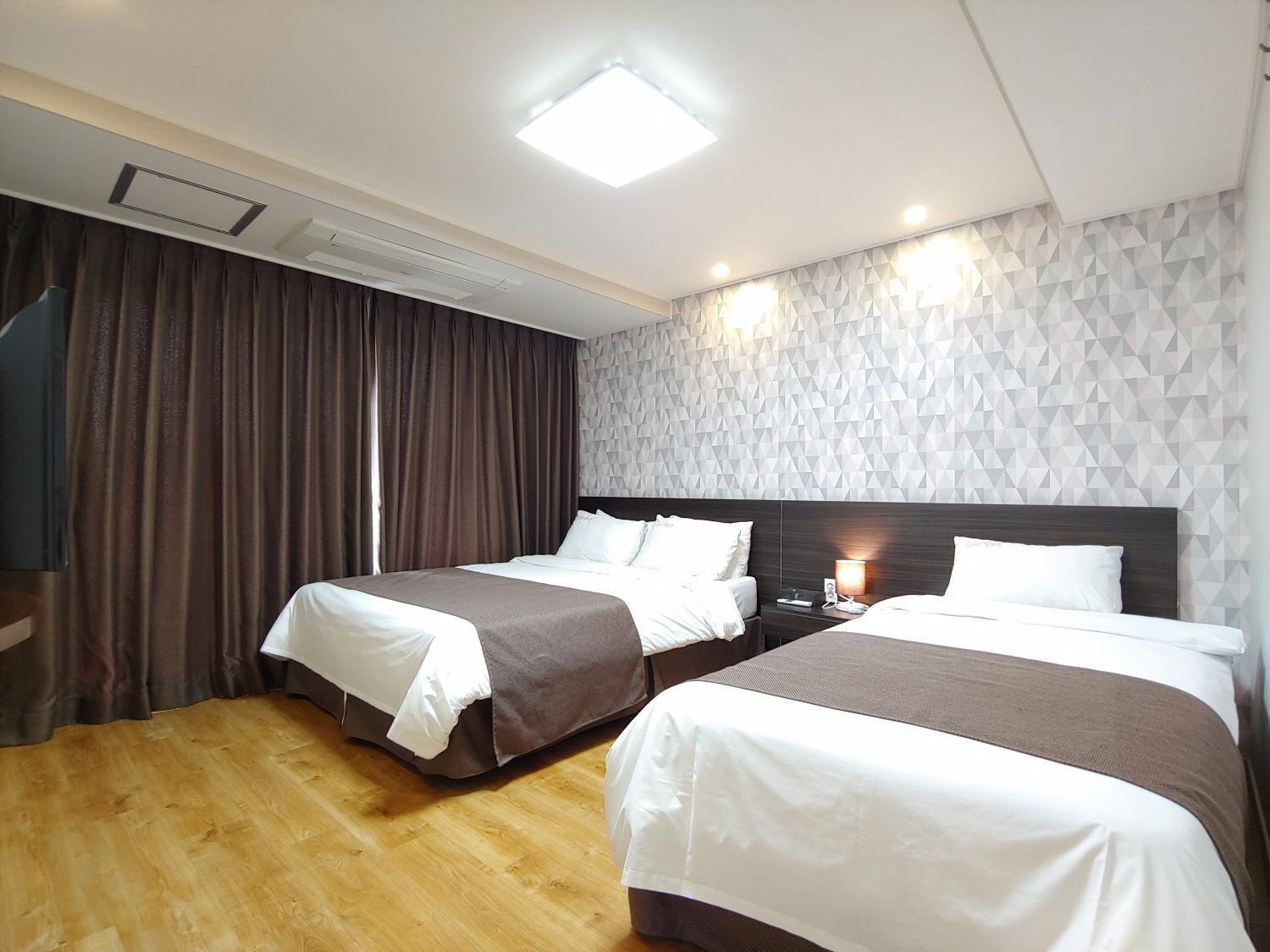 סאוגוויפו Jeju Lavender Hotel מראה חיצוני תמונה