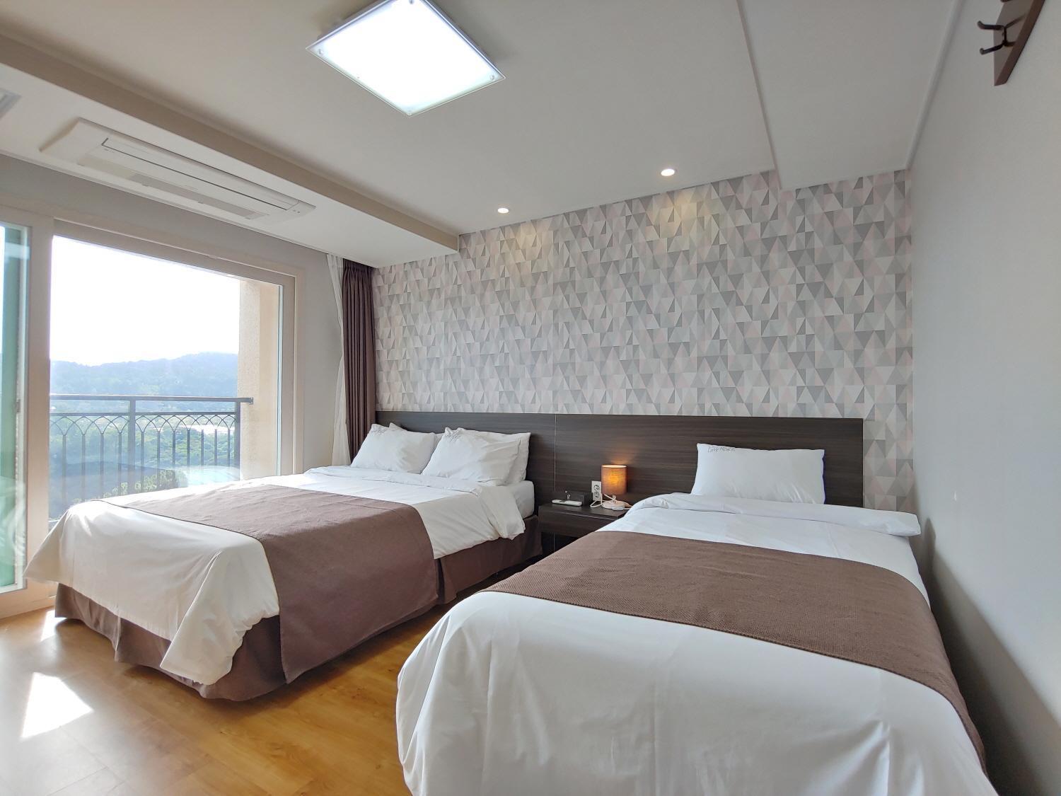 סאוגוויפו Jeju Lavender Hotel מראה חיצוני תמונה