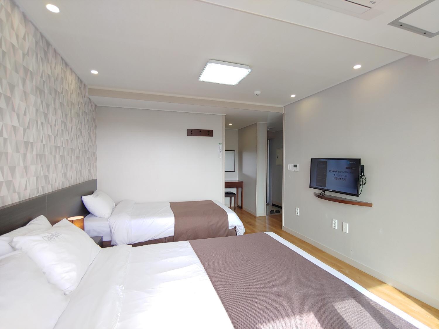 סאוגוויפו Jeju Lavender Hotel מראה חיצוני תמונה