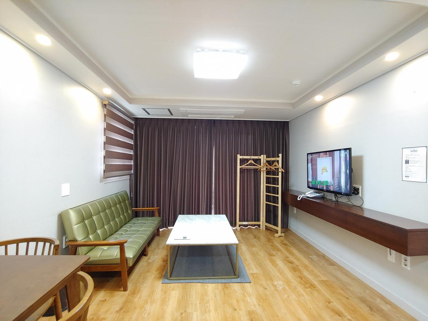 סאוגוויפו Jeju Lavender Hotel מראה חיצוני תמונה