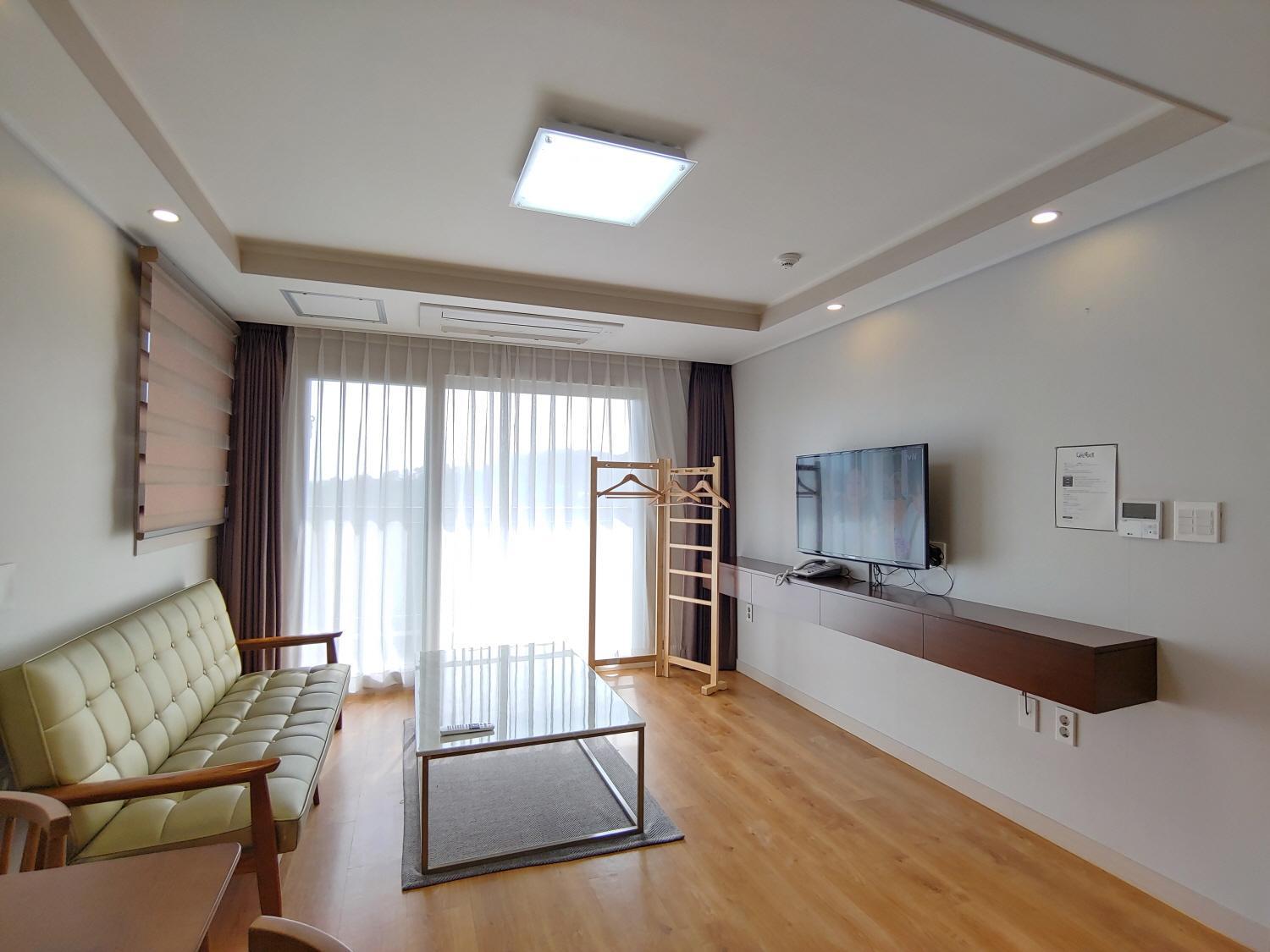 סאוגוויפו Jeju Lavender Hotel מראה חיצוני תמונה