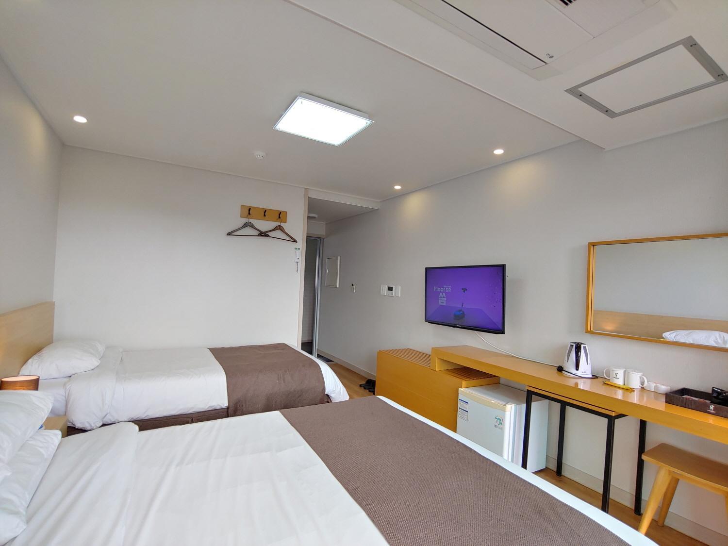 סאוגוויפו Jeju Lavender Hotel מראה חיצוני תמונה