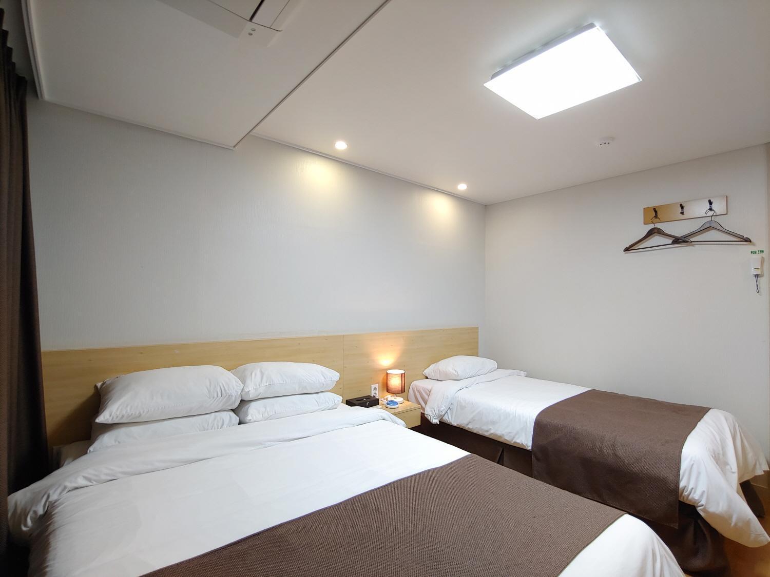 סאוגוויפו Jeju Lavender Hotel מראה חיצוני תמונה