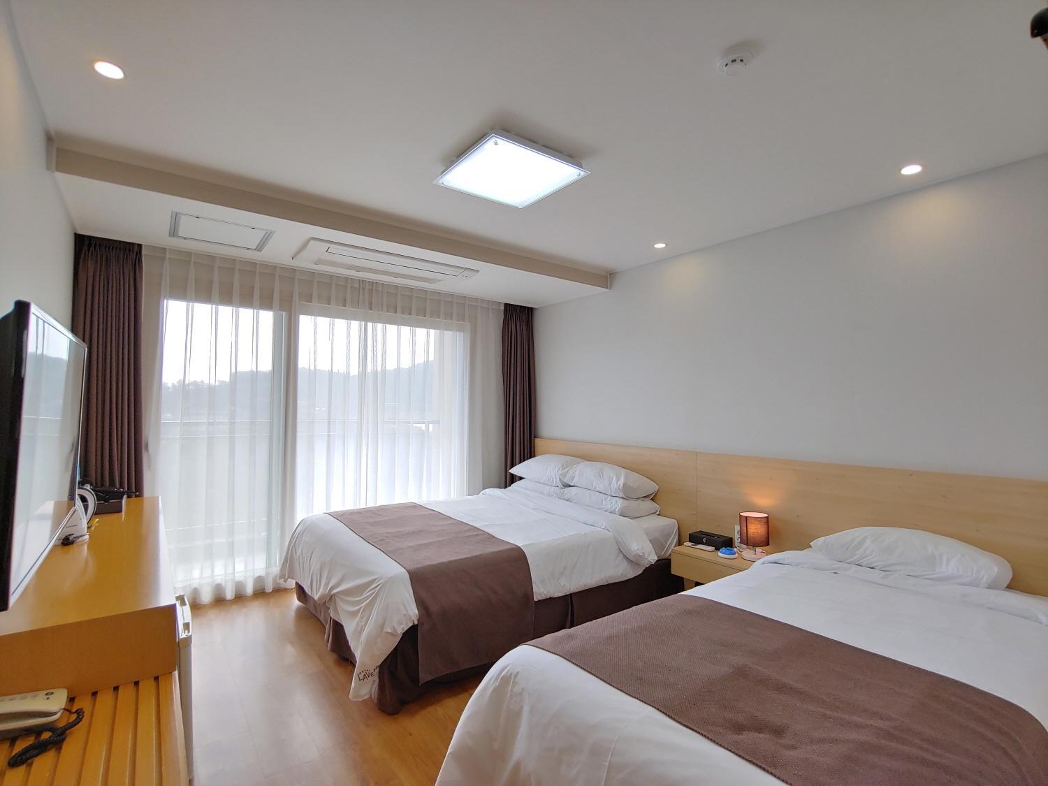 סאוגוויפו Jeju Lavender Hotel מראה חיצוני תמונה