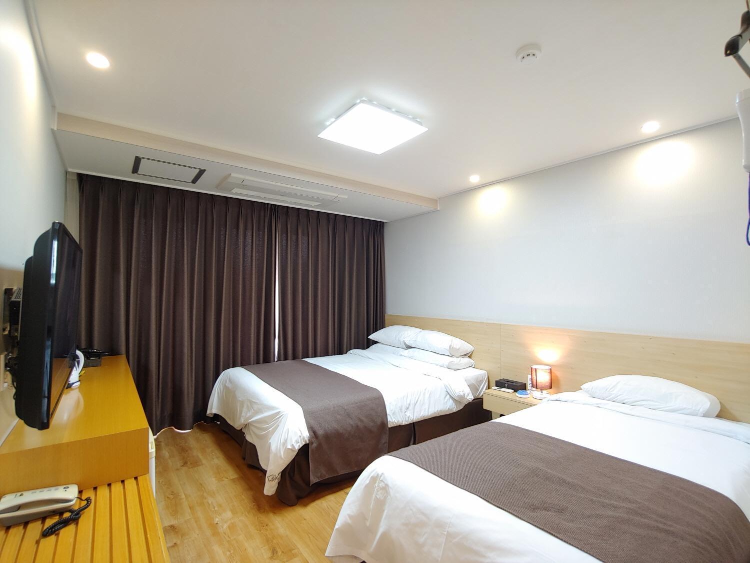 סאוגוויפו Jeju Lavender Hotel מראה חיצוני תמונה
