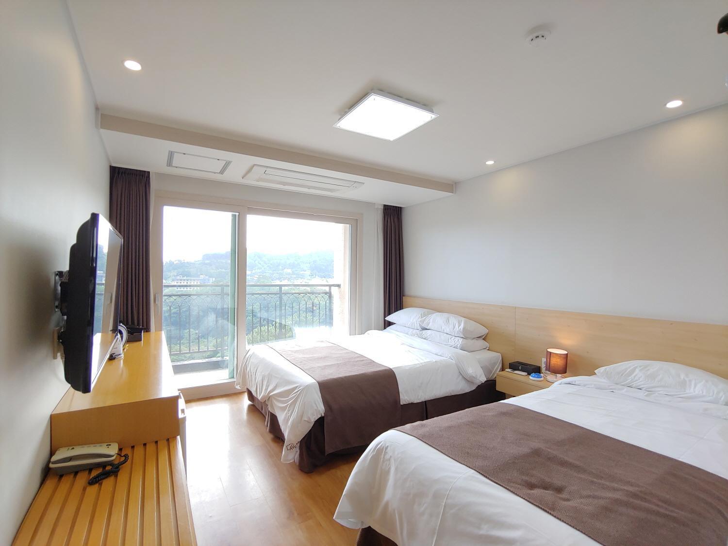 סאוגוויפו Jeju Lavender Hotel מראה חיצוני תמונה
