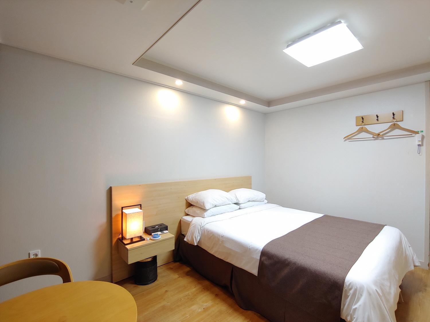 סאוגוויפו Jeju Lavender Hotel מראה חיצוני תמונה