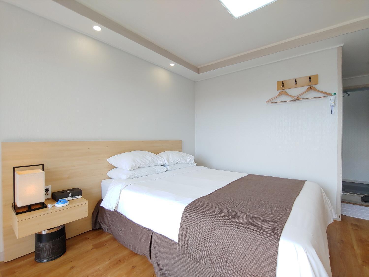 סאוגוויפו Jeju Lavender Hotel מראה חיצוני תמונה