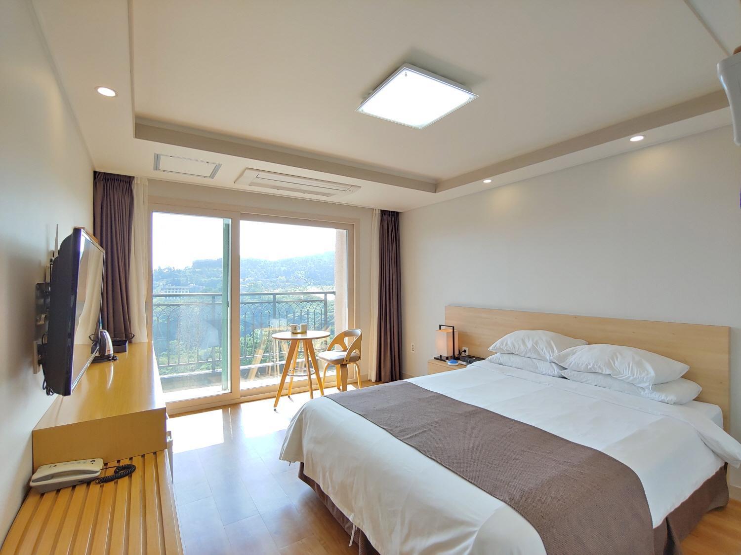 סאוגוויפו Jeju Lavender Hotel מראה חיצוני תמונה