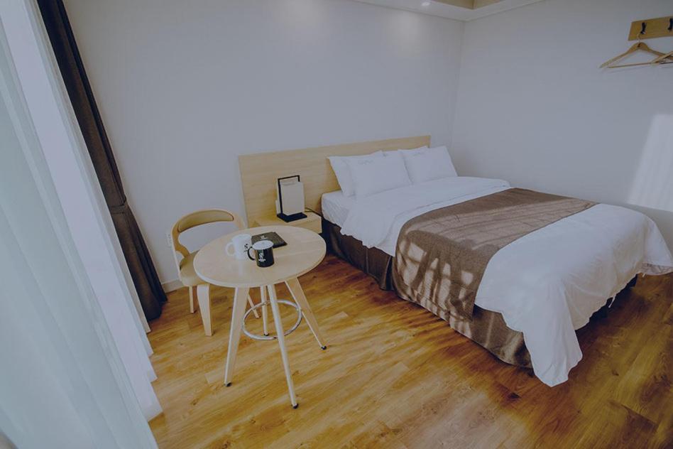 סאוגוויפו Jeju Lavender Hotel מראה חיצוני תמונה