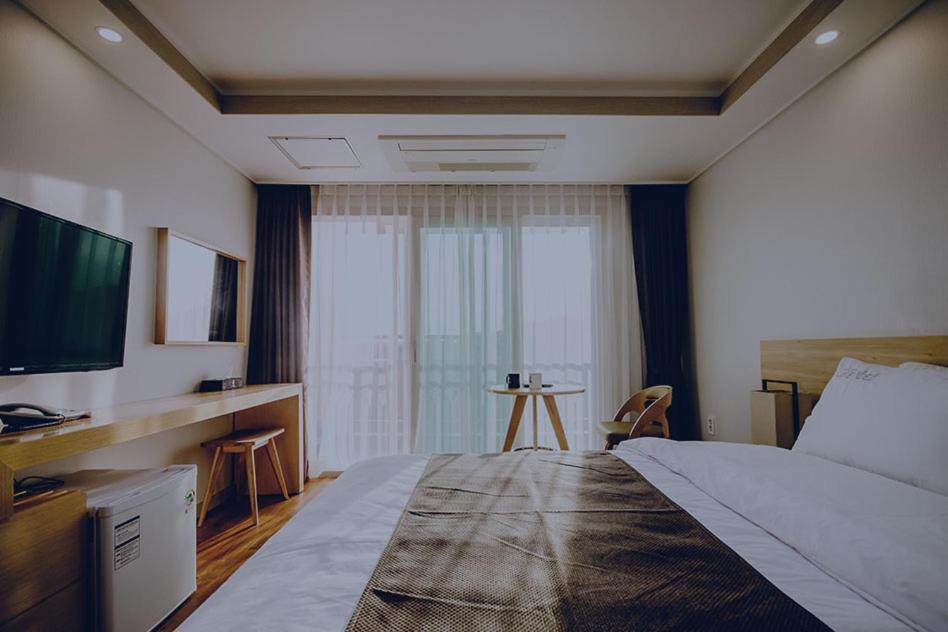 סאוגוויפו Jeju Lavender Hotel מראה חיצוני תמונה