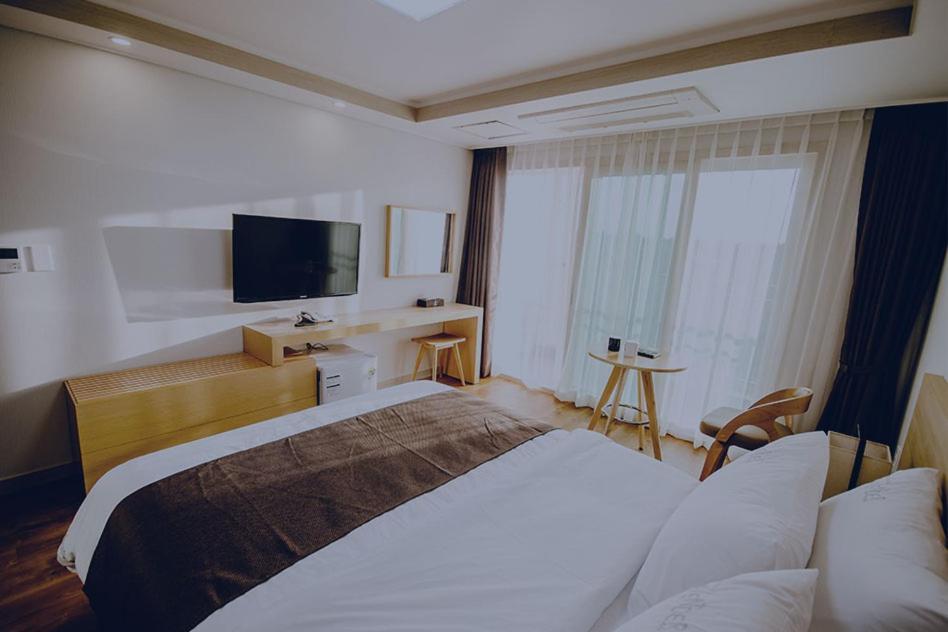 סאוגוויפו Jeju Lavender Hotel מראה חיצוני תמונה