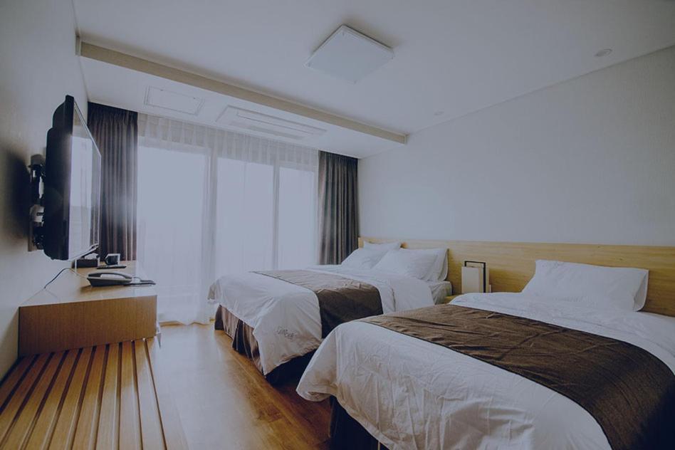 סאוגוויפו Jeju Lavender Hotel מראה חיצוני תמונה